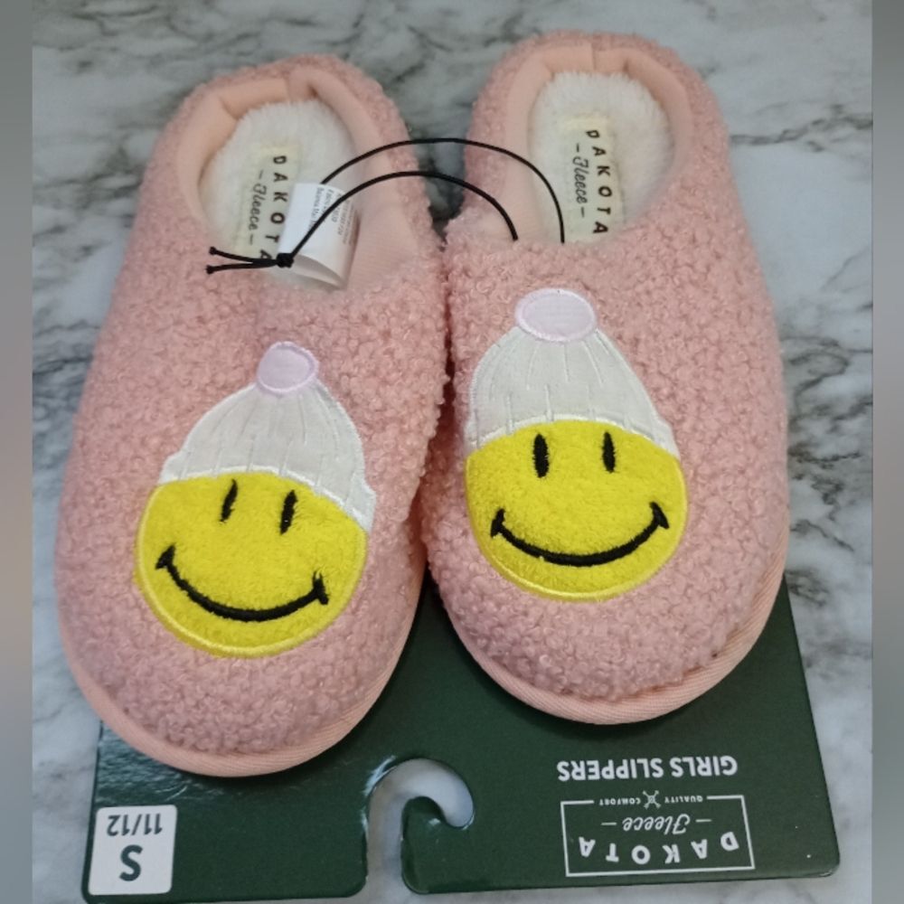NWT Dakota Fleece Pink Smiley Face Slippers Size Small 11/12